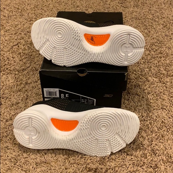 San Francisco Giants Under Armor Curry 4 Low - Picture 3 of 6